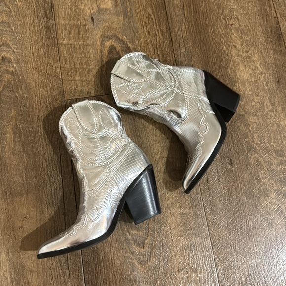 ALDO Nurodeo Western Boot in size 5 worn once. No show of wear, no box - Picture 2 of 4